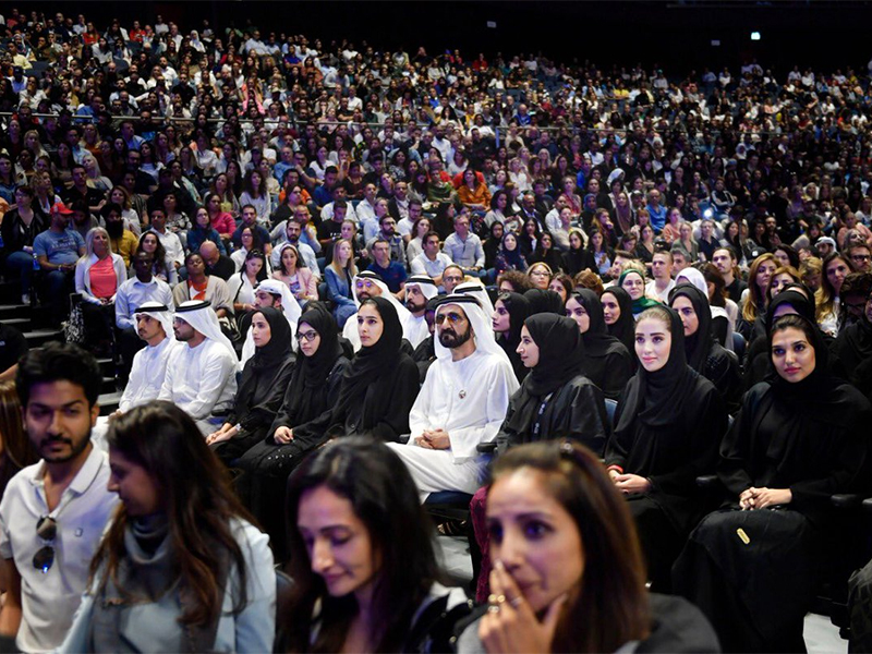 شاهد... محمد بن راشد يشارك في أكبر ورشة قيادية تحفيزية في المنطقة